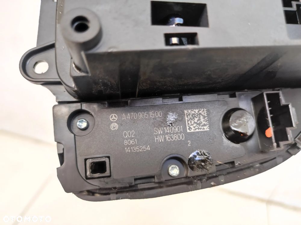 Panel kontroler sterowania radia nawigacji multimedia Mercedes X klasa W470 - 12