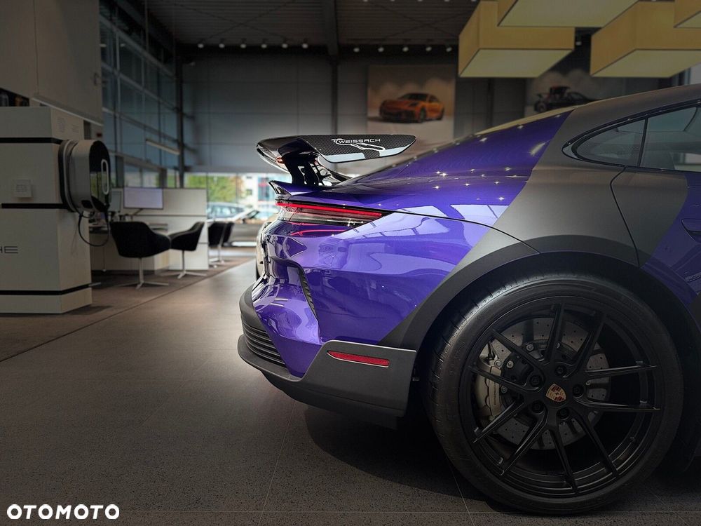 Porsche Taycan - 8