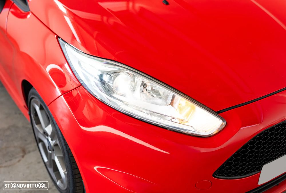 Ford Fiesta 1.6 EcoBoost c/ Pack Pele Desportiva ST - 17