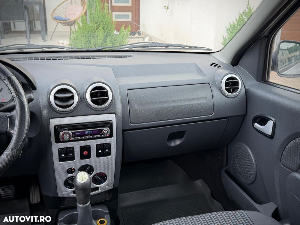 Dacia Logan 1.6 16V Laureate - 11