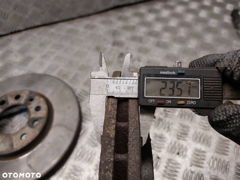 TARCZE HAMULCOWE PRZÓD + KLOCKI + ZACISK OPEL ASTRA H 1.6 16V - 9