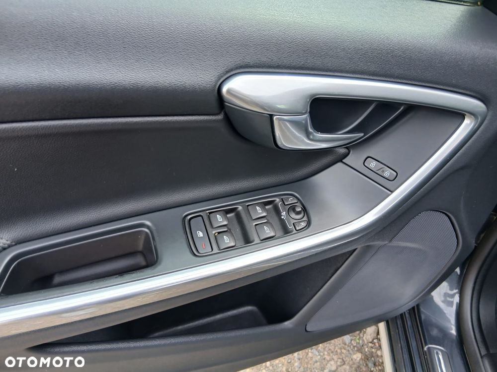 Volvo V60 D3 Summum - 18