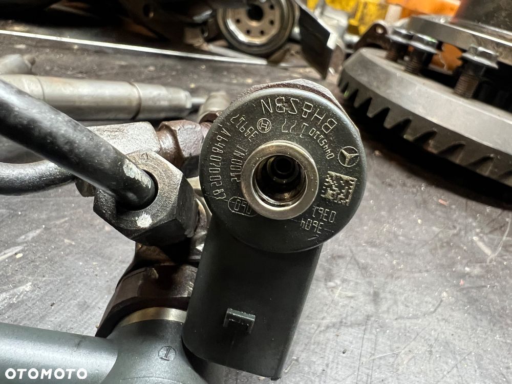 Wtryskiwacz paliwa Mercedes w 203 2.2cdi - 2