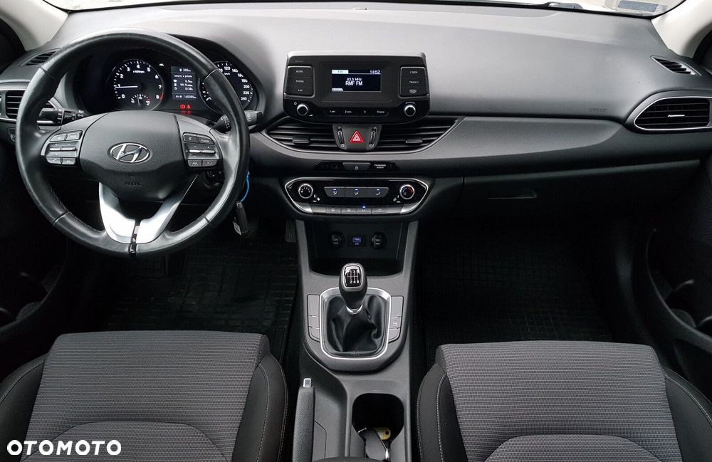 Hyundai i30 1.5 DPI Classic + - 17