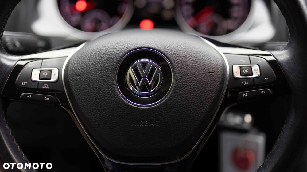 Volkswagen Golf - 8