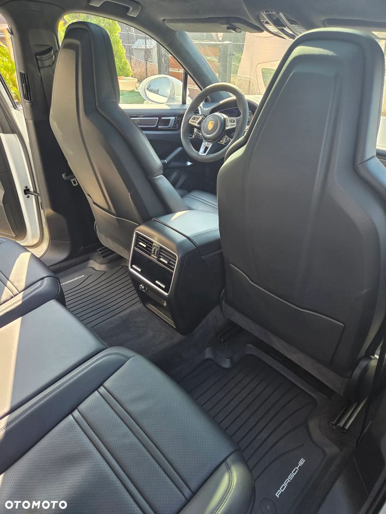 Porsche Cayenne - 24