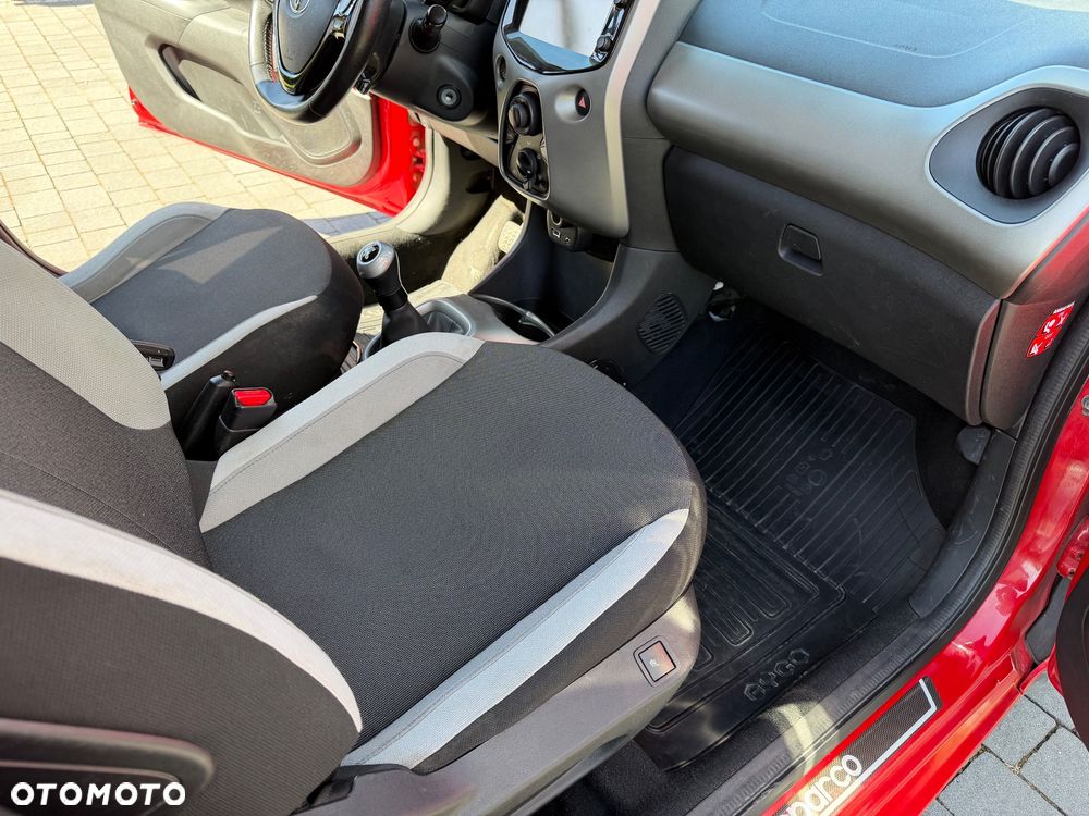 Toyota Aygo x-play touch - 10