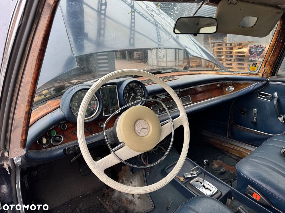 Mercedes-Benz 280 - 8