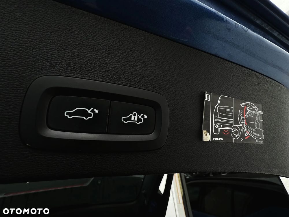 Volvo XC 40 T4 AWD Geartronic R-Design - 24