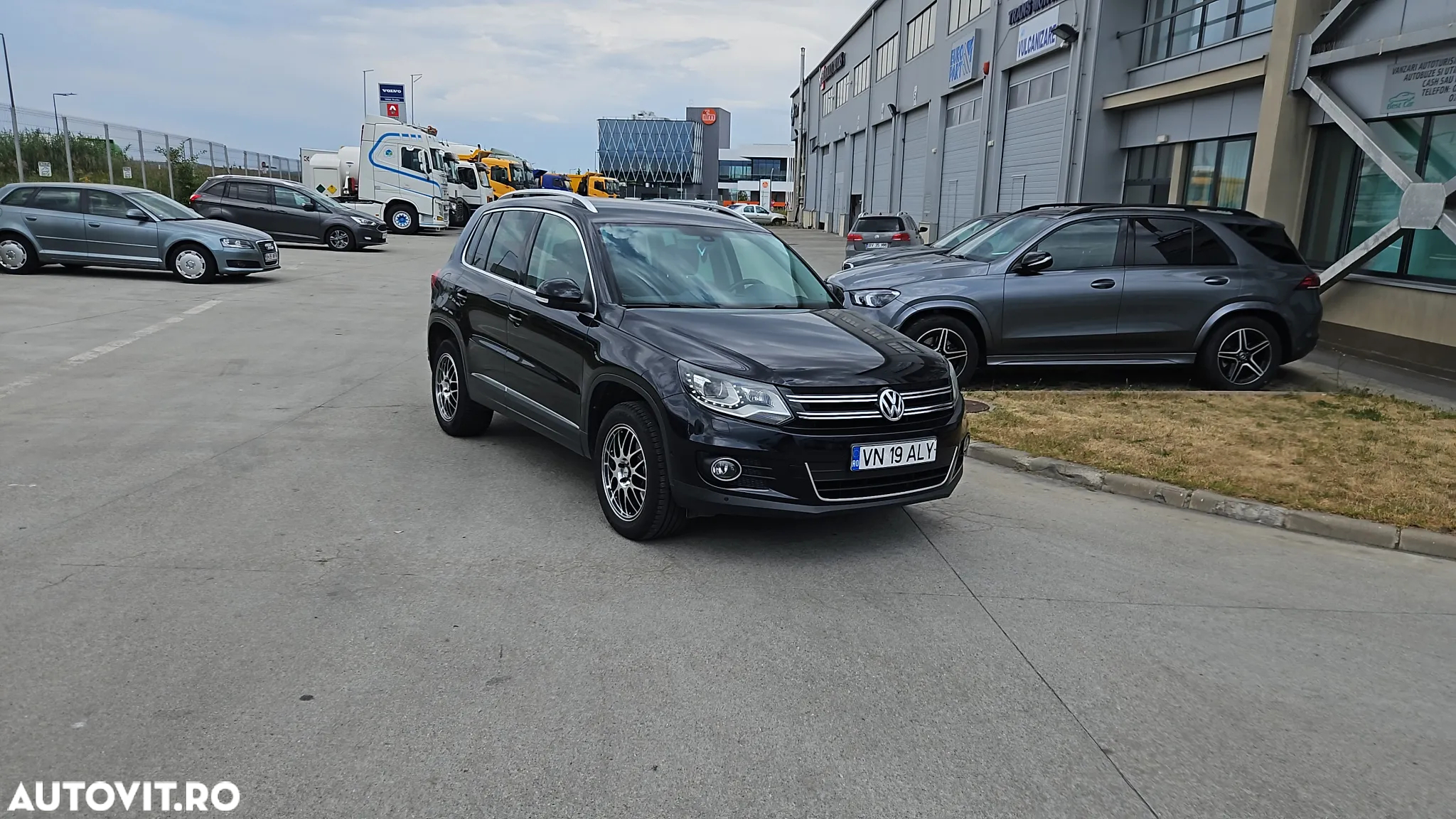 Volkswagen Tiguan 2.0 TDI 4Motion DSG Sport & Style - 2