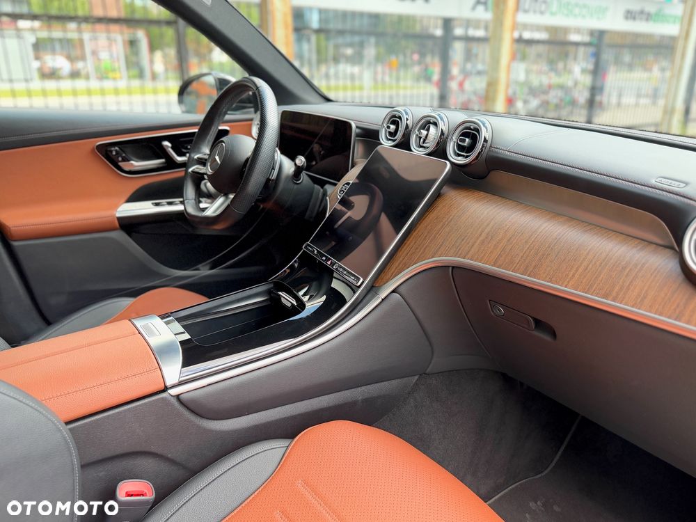 Mercedes-Benz GLC 300 4Matic 9G-TRONIC AMG Line Advanced - 25