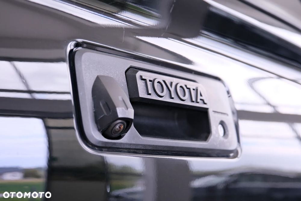 Toyota Tacoma - 14