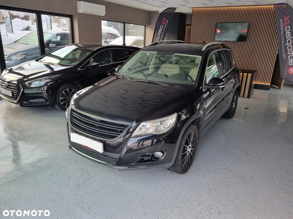 Volkswagen Tiguan - 1