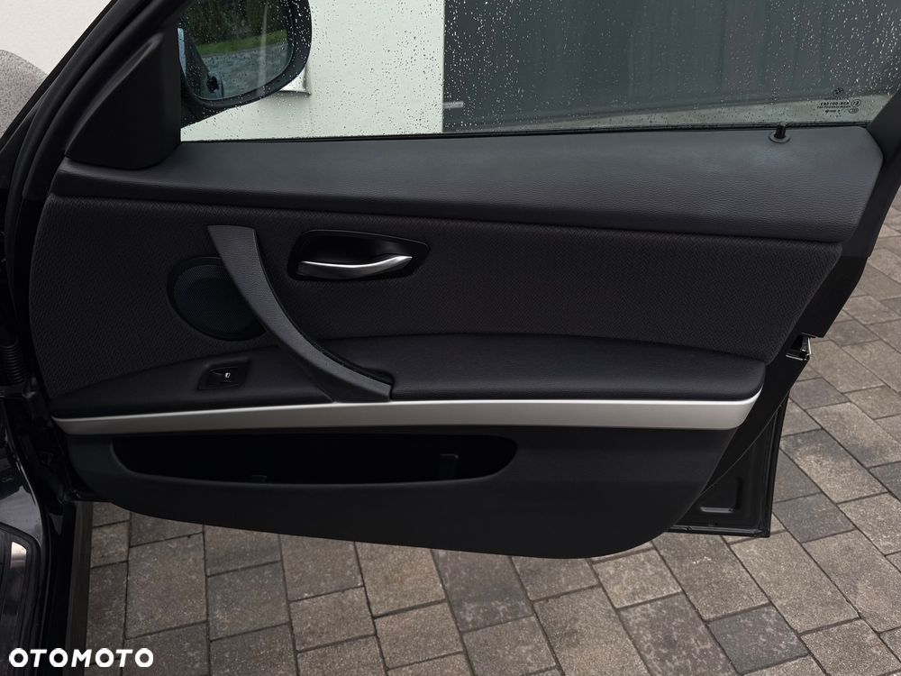 BMW Seria 3 318d Touring - 30