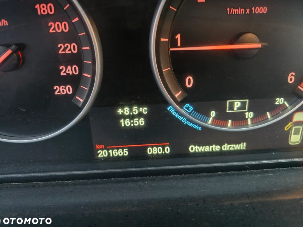 BMW Seria 5 525d xDrive Sport-Aut - 35