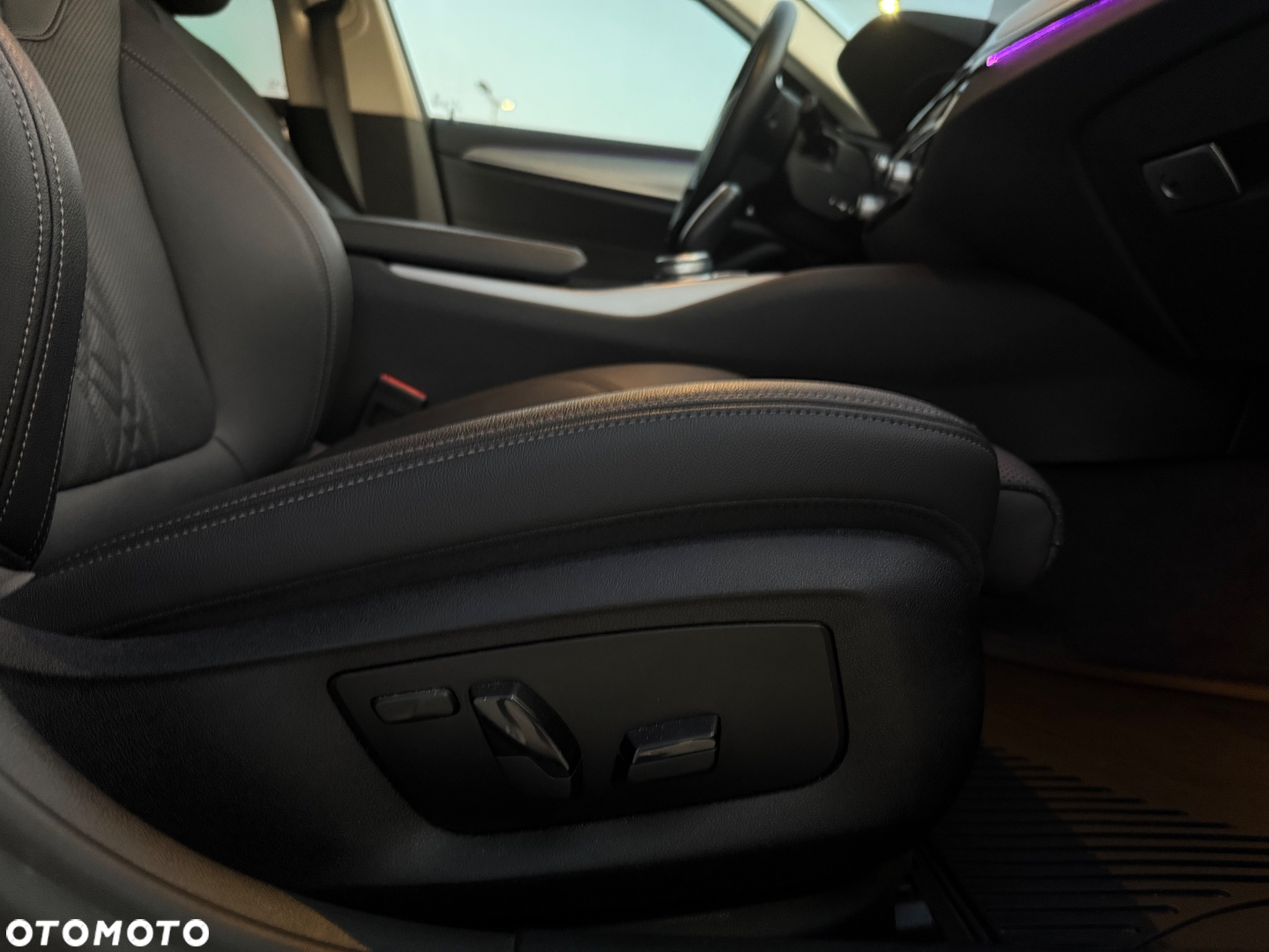BMW Seria 5 530e xDrive - 29