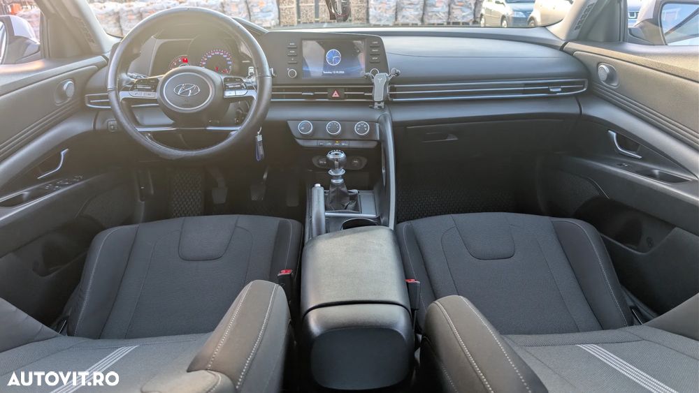 Hyundai Elantra - 19