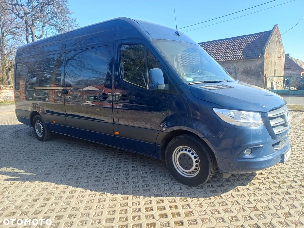 Mercedes-Benz 907 - 10