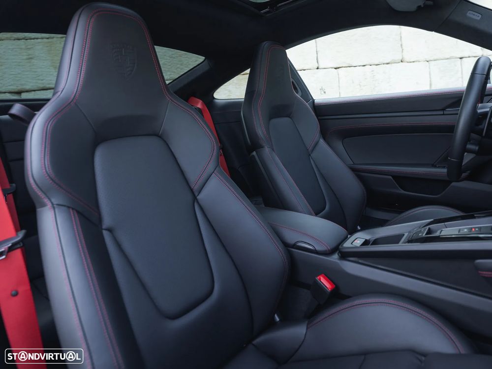 Porsche 911 (992) Carrera 4 GTS - 17