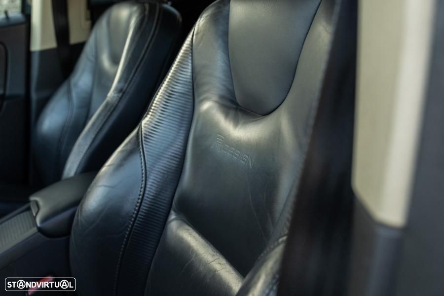 Volvo XC 60 2.0 D3 Drive R-Design 85 Anos Start/Stop - 25