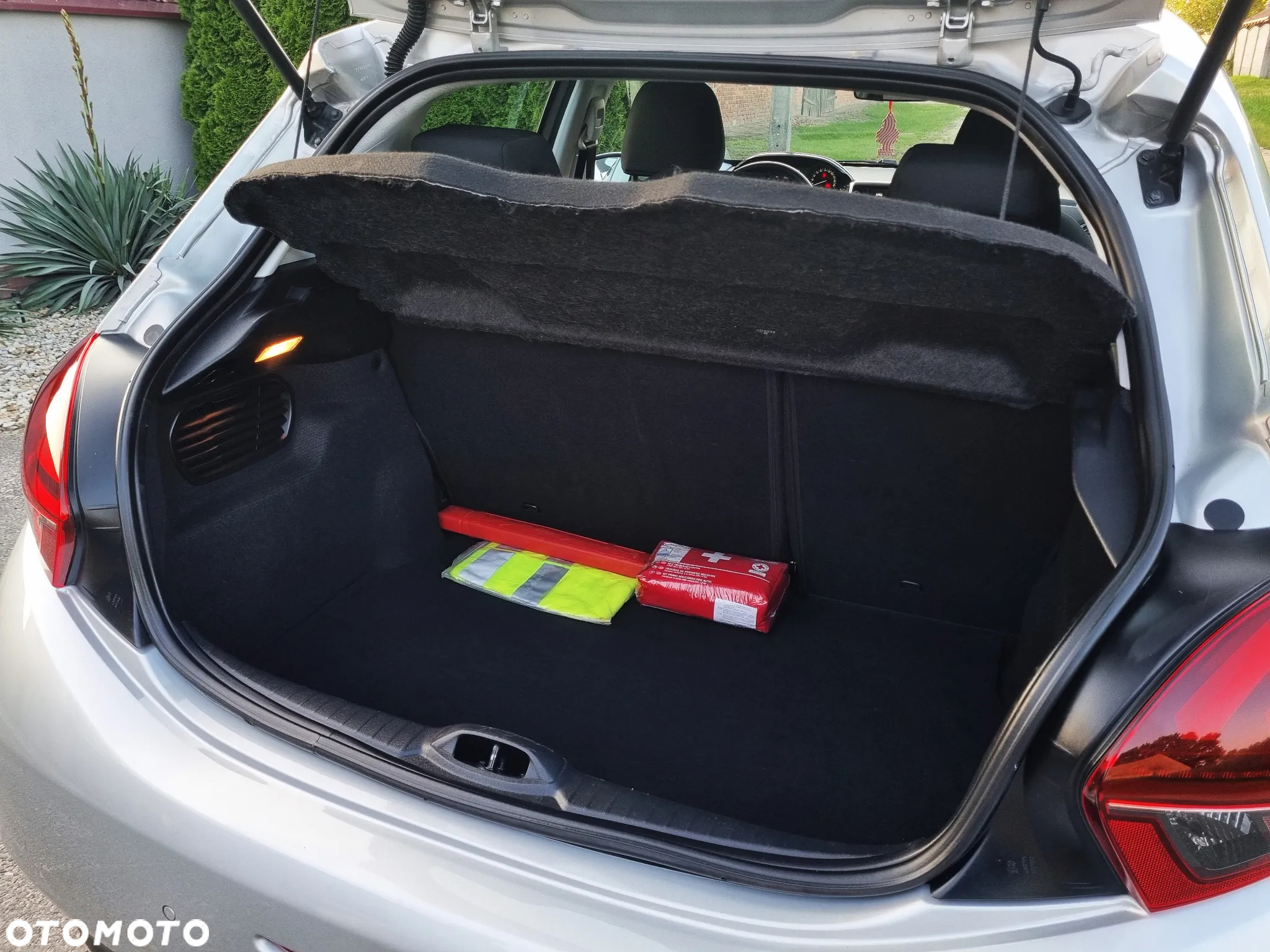 Peugeot 208 1.2 PureTech Style - 12