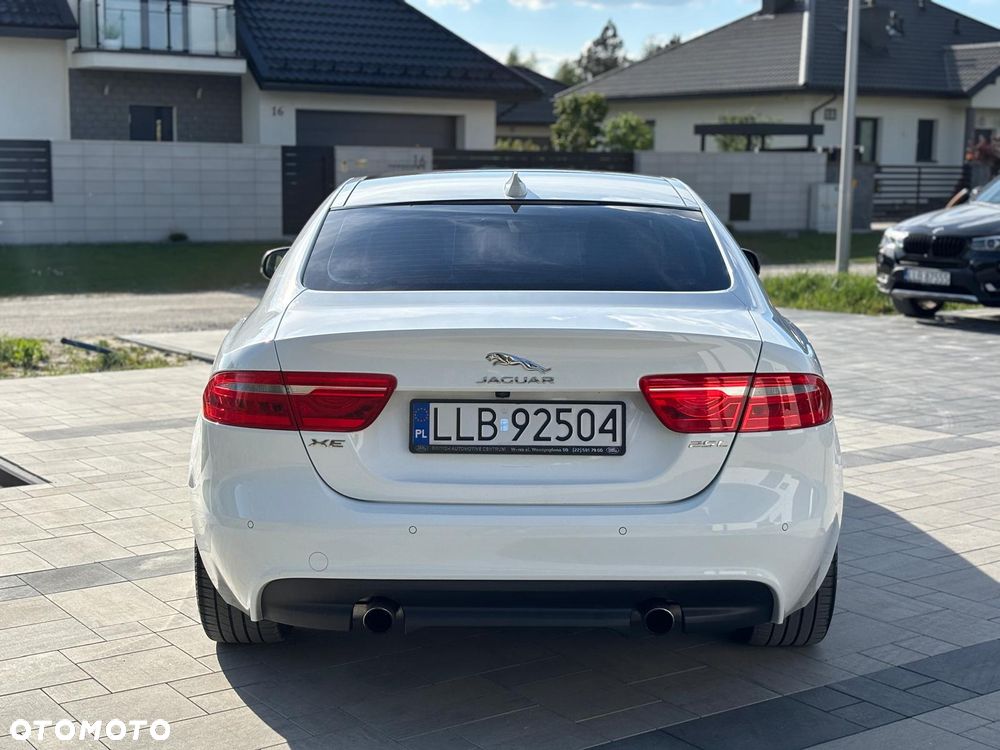 Jaguar XE 25t Prestige - 9