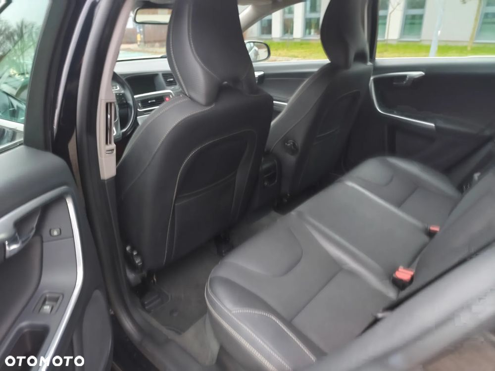 Volvo V60 D2 R-Design Summum - 20
