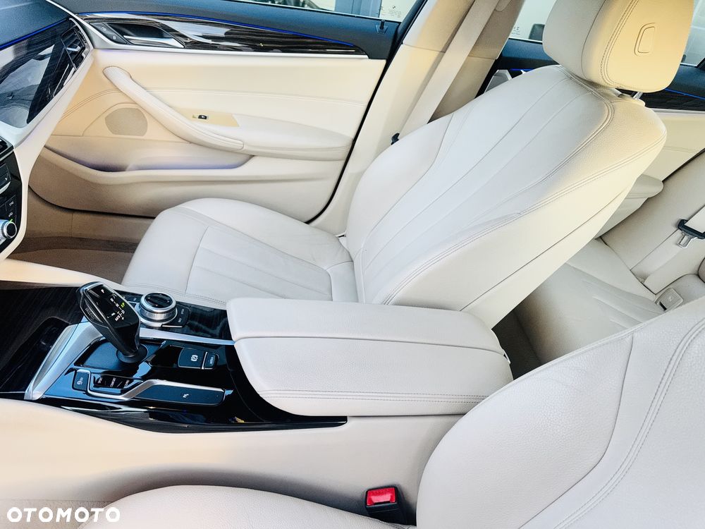 BMW Seria 5 520d Luxury Line sport - 12