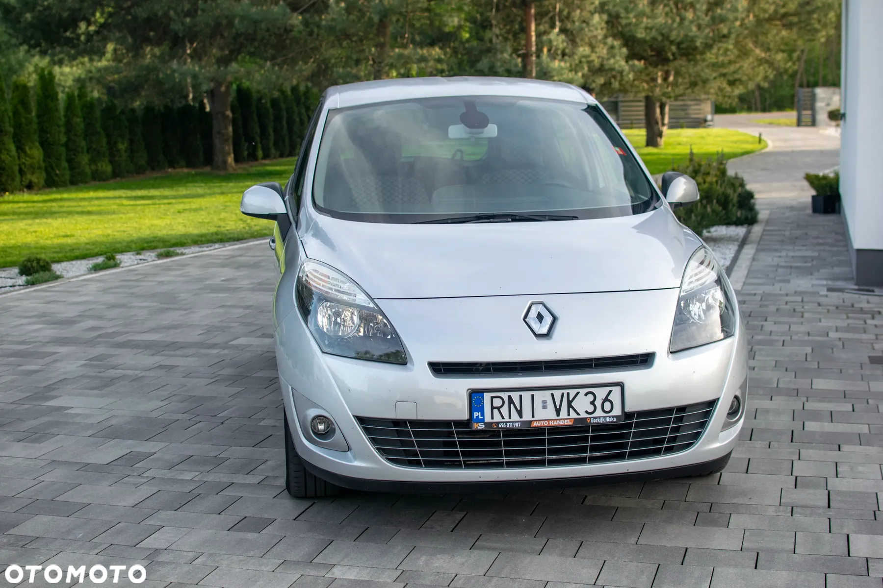 Renault Grand Scenic - 12