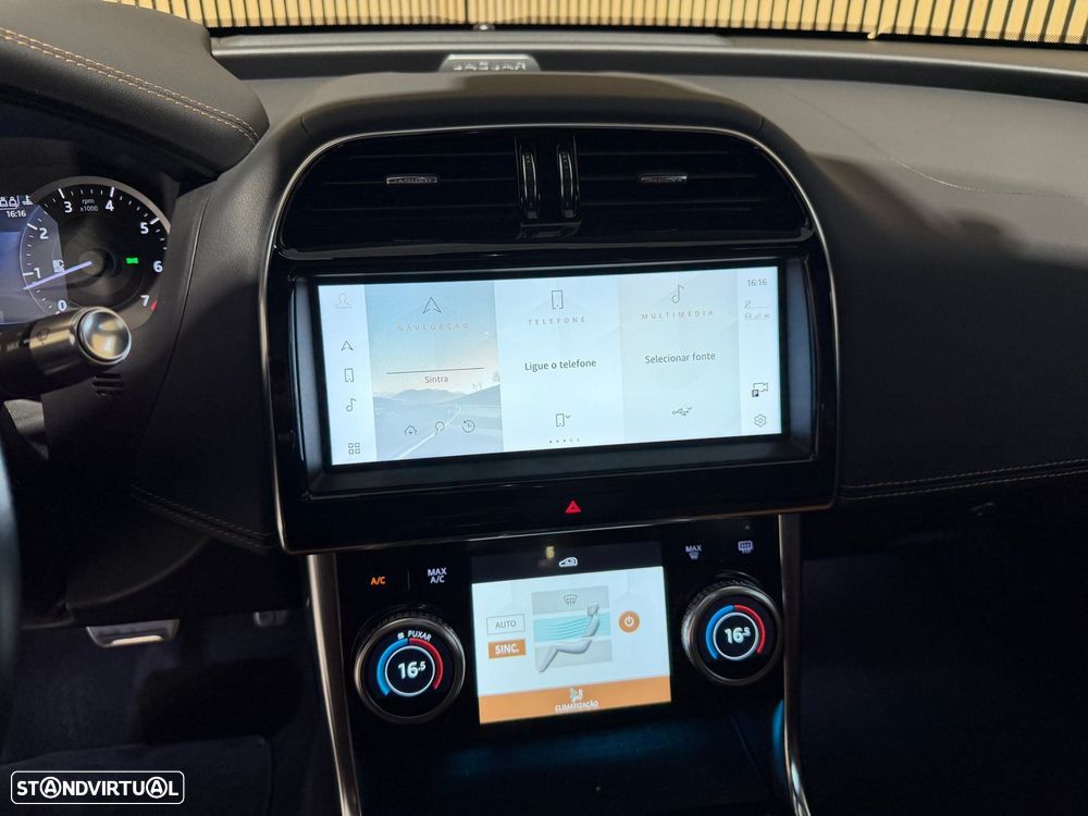 Jaguar XE 2.0 i4 R-Dynamic HSE - 14