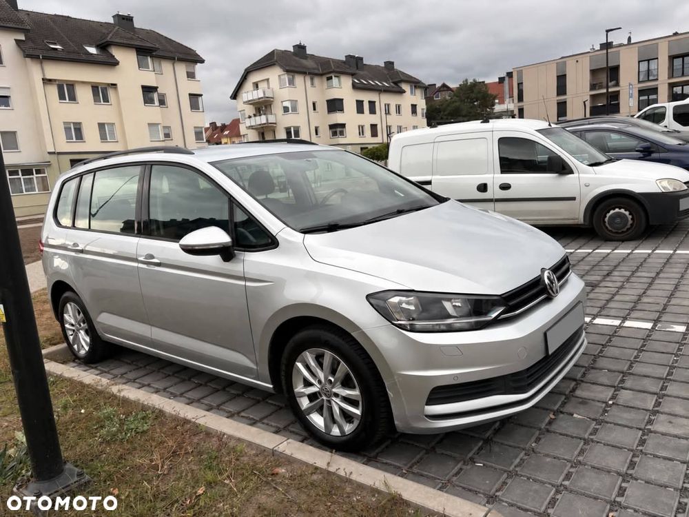 Volkswagen Touran - 1