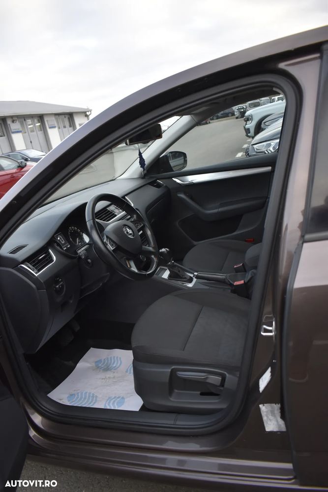 Skoda Octavia 1.6 TDI AMBITION DSG - 18