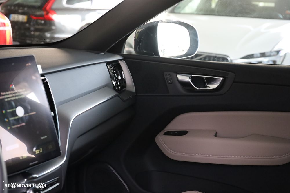 Volvo XC 60 2.0 T6 PHEV Core AWD - 17