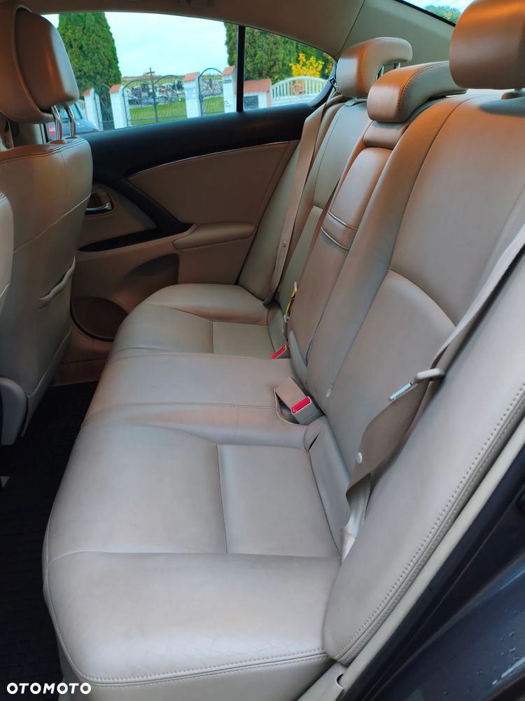 Toyota Avensis - 9