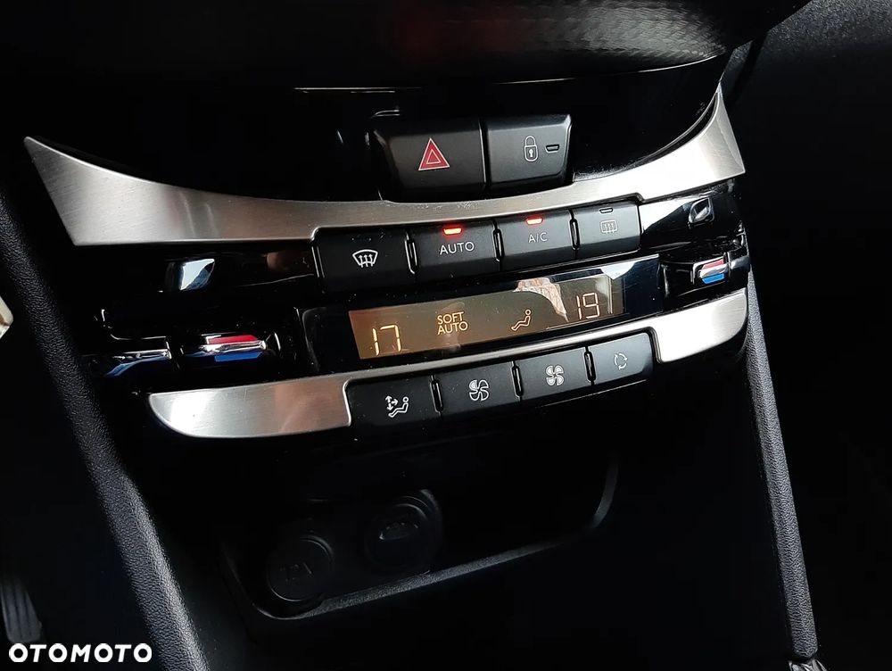 Peugeot 2008 1.2 Pure Tech Active S&S - 25