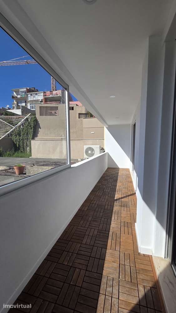 Apartamento T2 com varanda e garagem box no Porto - Grande imagem: 5/18