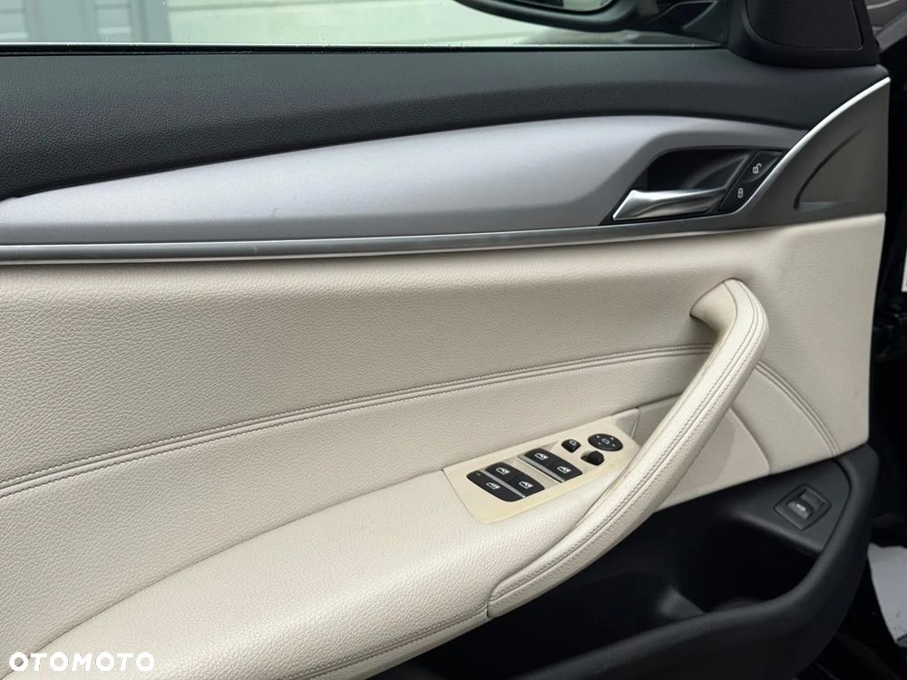 BMW Seria 5 520i - 24