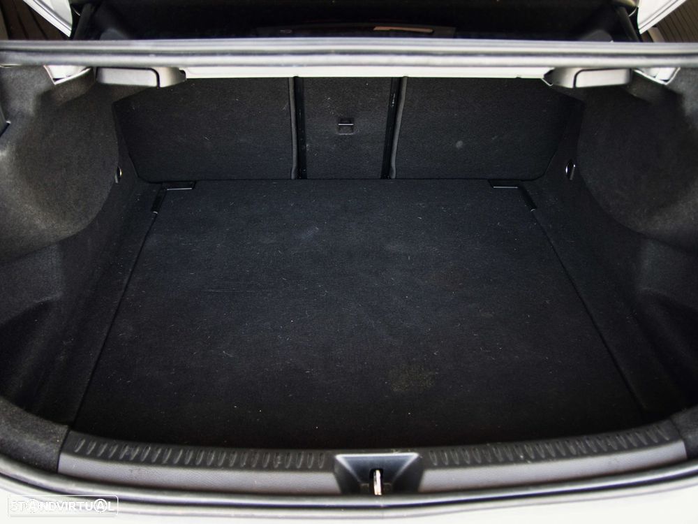 Mercedes-Benz A 180 Limousine d Progressive Aut. - 47