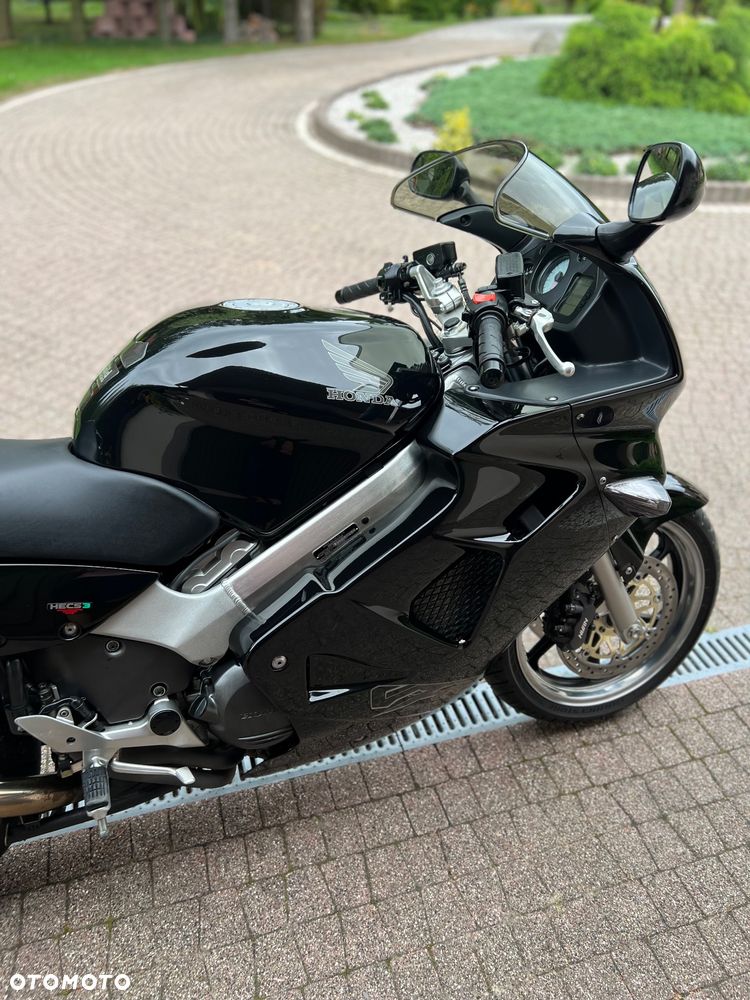 Honda VFR - 29