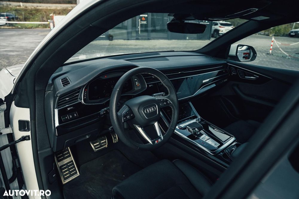 Audi SQ8 - 8