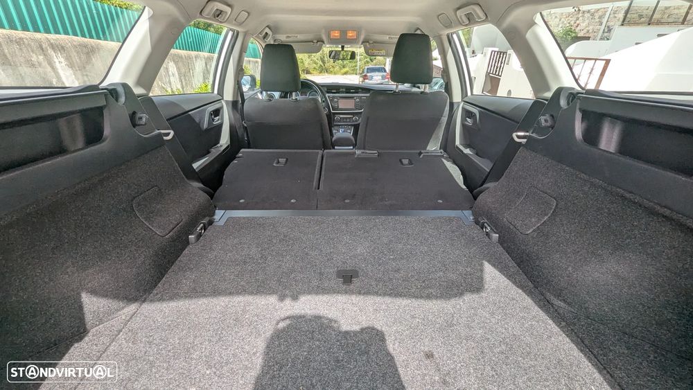Toyota Auris 1.8 HSD P.Te.+17+E.Al.+Navi - 33