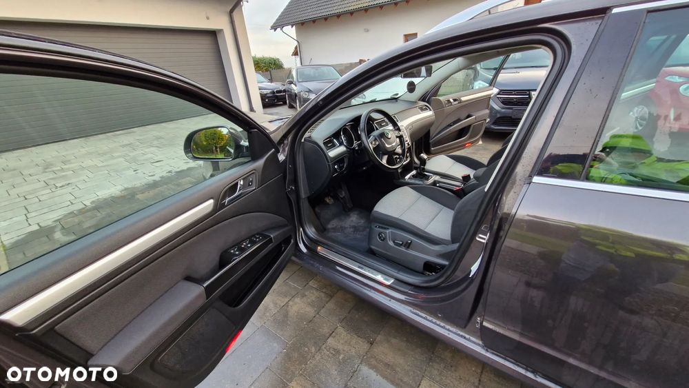 Skoda Superb Combi 2.0 TDI Exclusive - 23