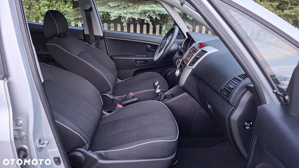 Kia Venga 1.4 CVVT ISG Vision - 13