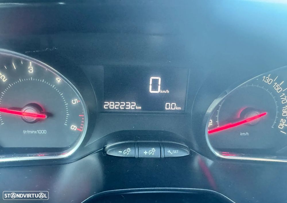 Peugeot 208 1.4 HDi Active - 29