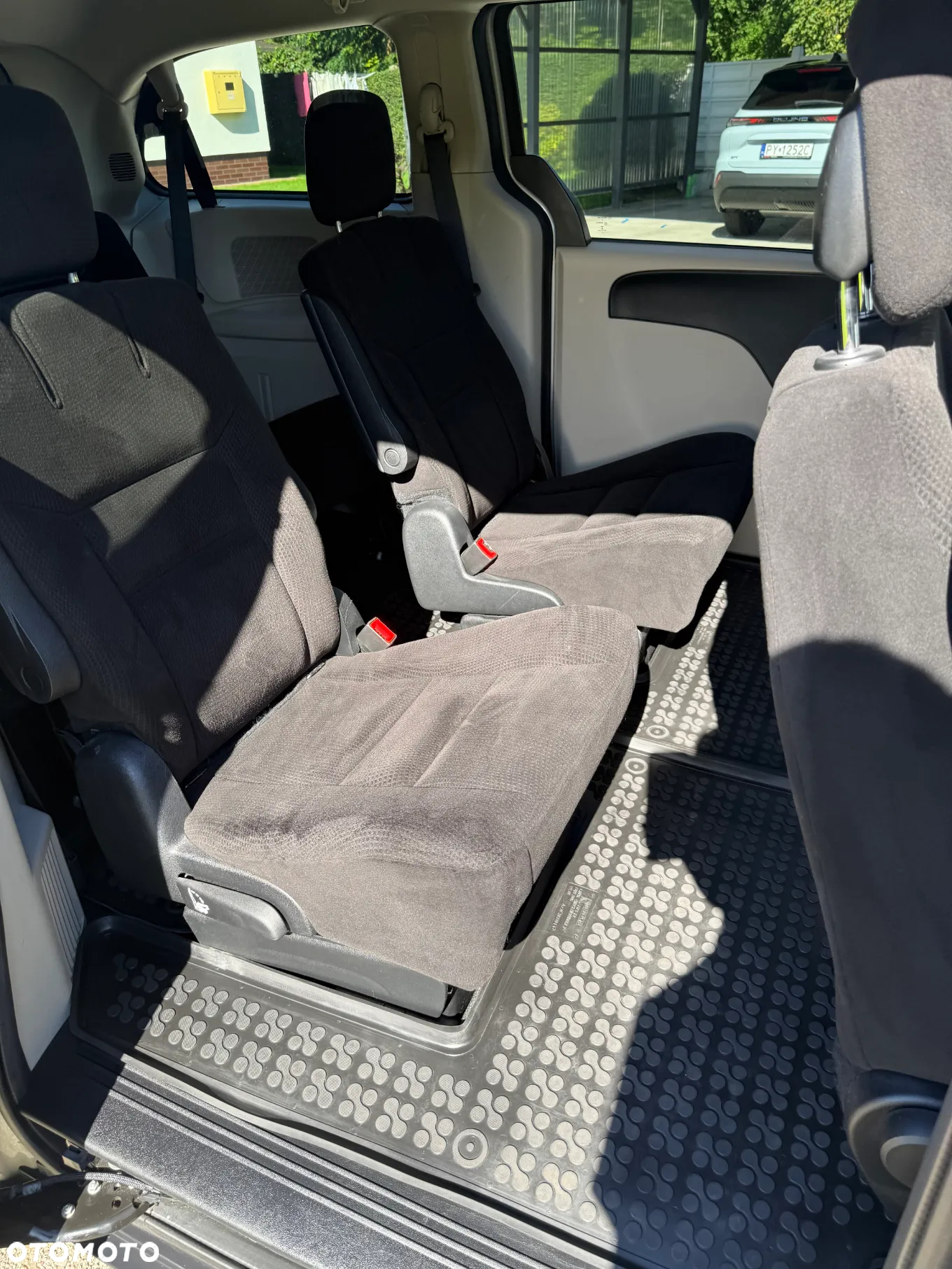 Dodge Grand Caravan - 12
