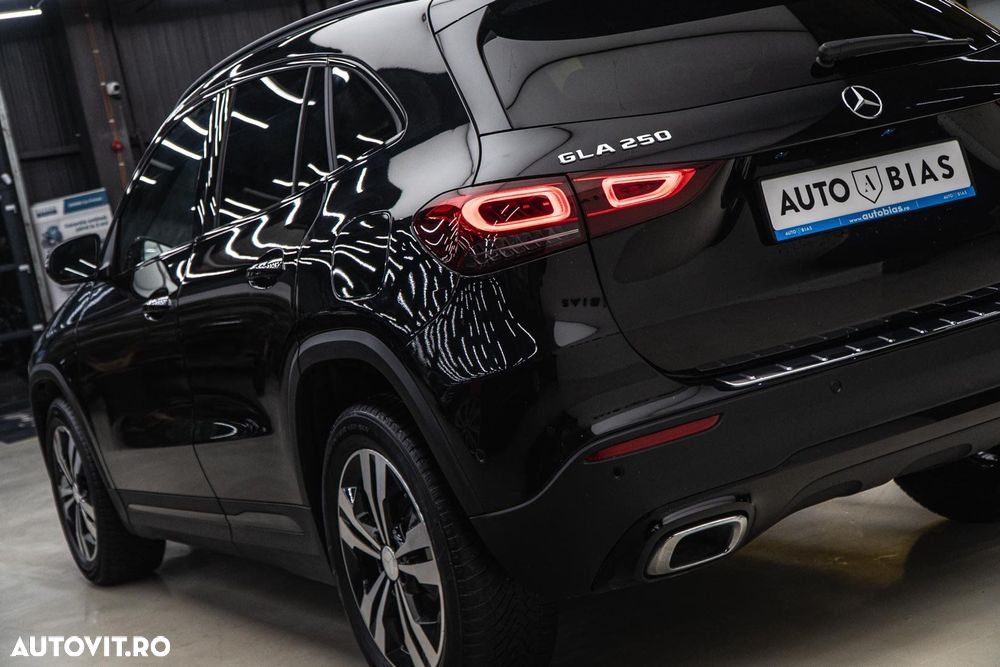 Mercedes-Benz GLA 250 4MATIC 8G-DCT Special Edition - 32