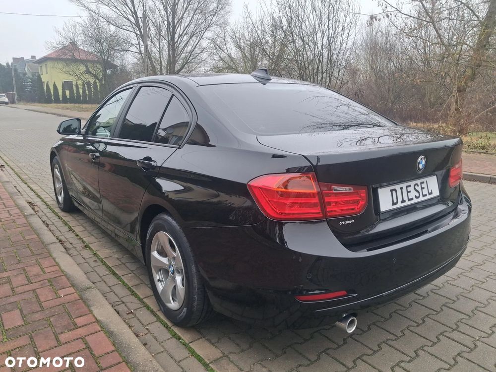 BMW Seria 3 318d Sport Line - 3