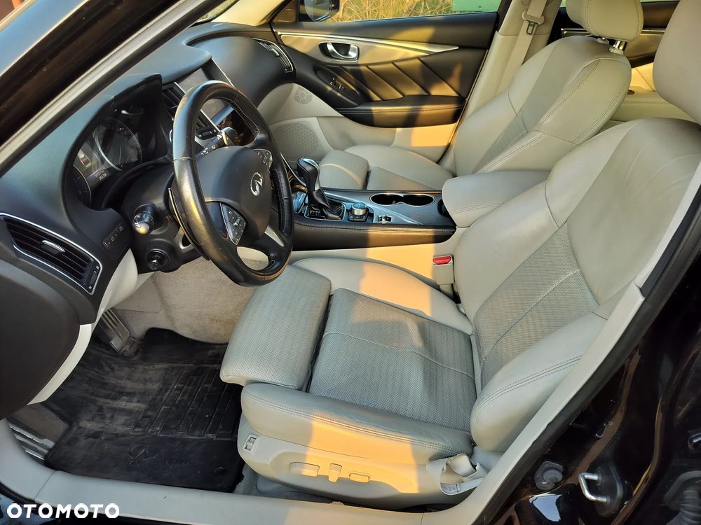 Infiniti Q50 2.0t Sport Sound Studio by Bose - 13