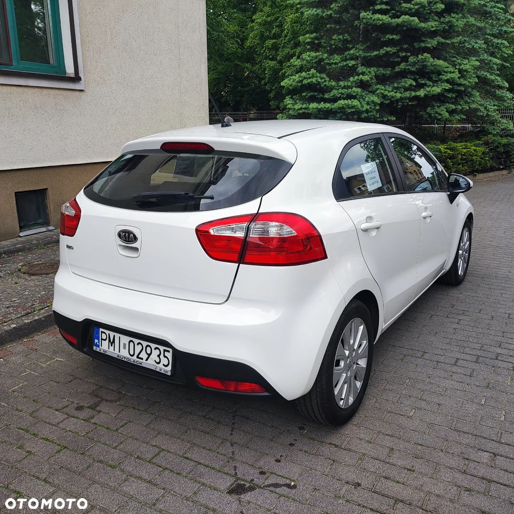 Kia Rio - 4