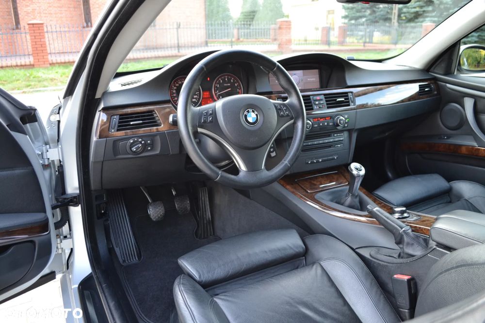 BMW Seria 3 325i - 22